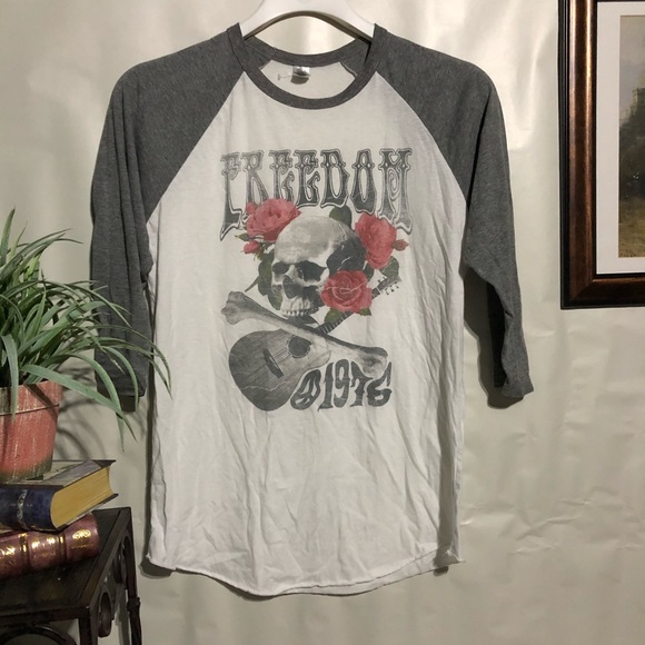 Body Rags Company Tops - 💰2/$16 Women’s Large Freedom 1976 Skull Shirt ☠️